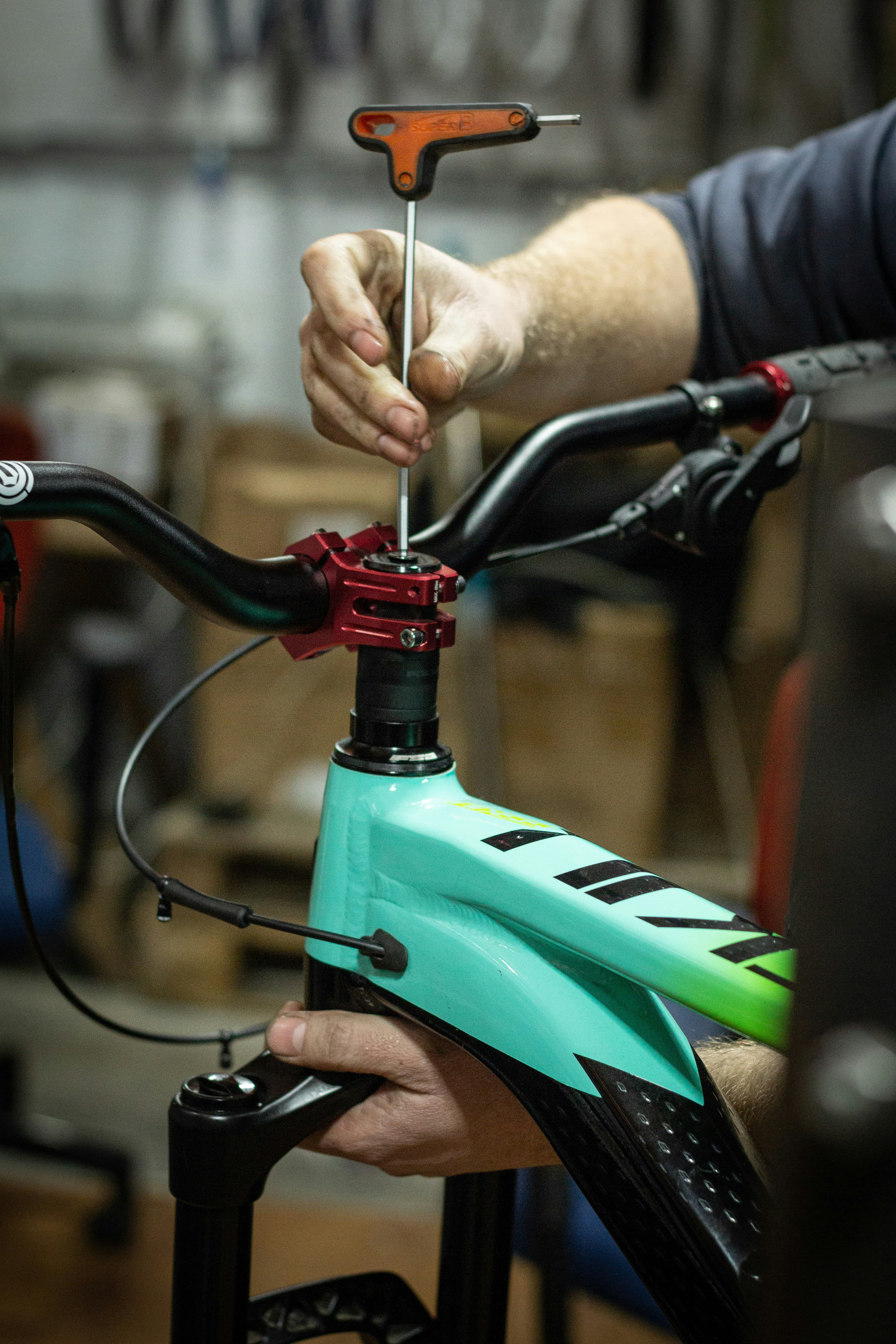E-Bike Service am Meisterarbeitsplatz